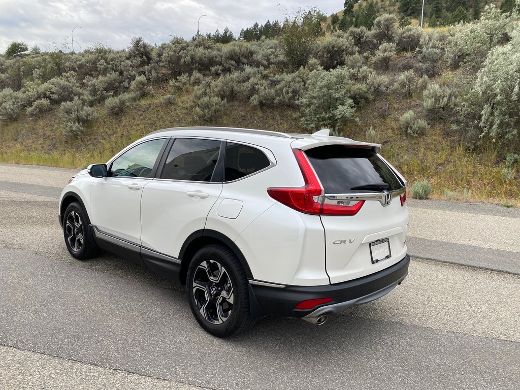 2017 Honda CR-V Touring in Kamloops, British Columbia - 5 - w1024h768px