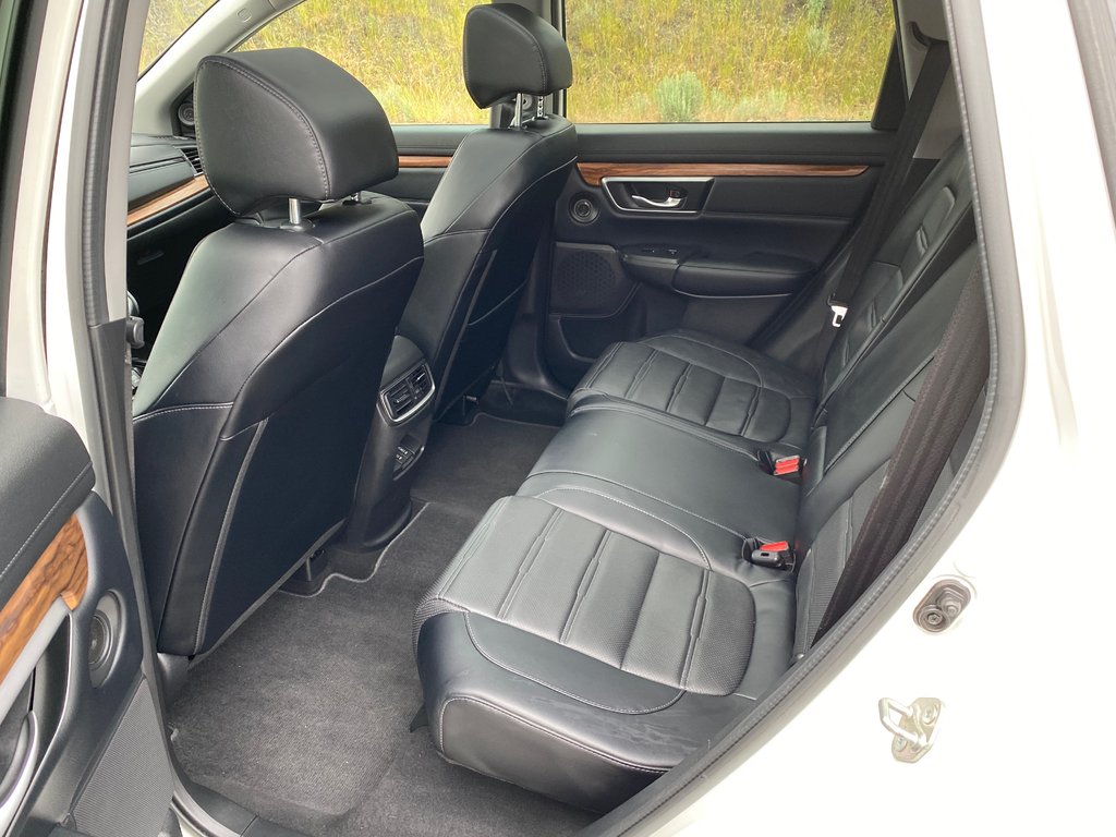 2017 Honda CR-V Touring in Kamloops, British Columbia - 11 - w1024h768px