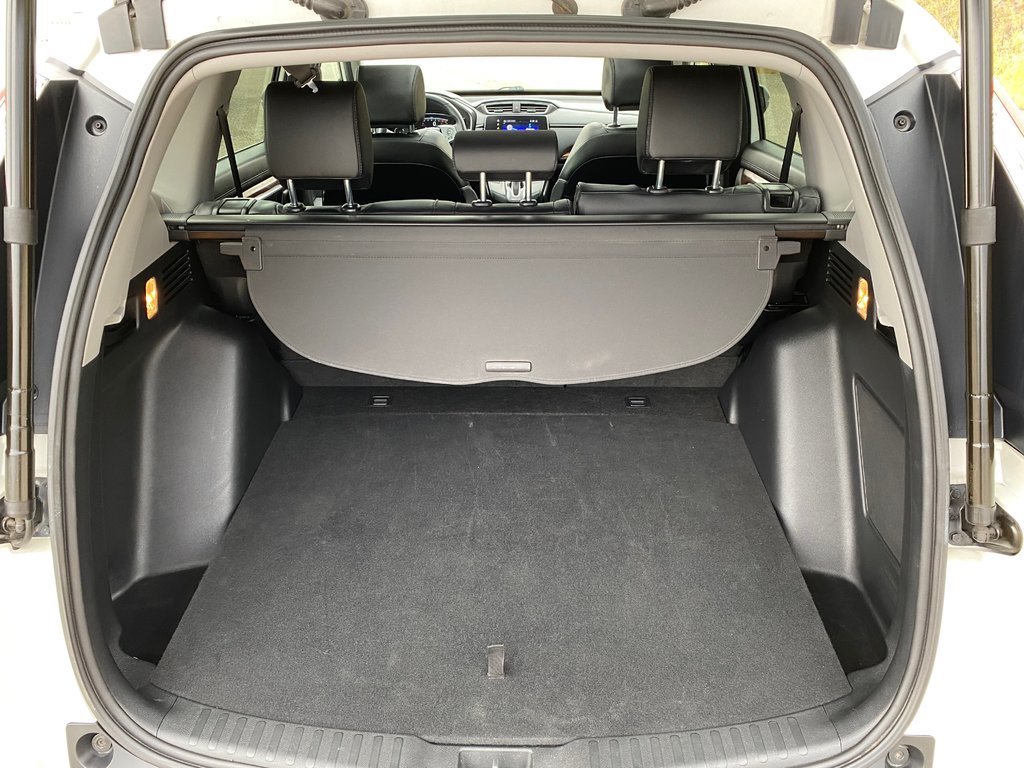 2017 Honda CR-V Touring in Kamloops, British Columbia - 10 - w1024h768px