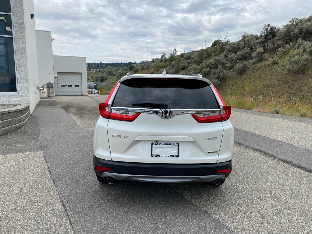 2017 Honda CR-V Touring in Kamloops, British Columbia - 4 - w1024h768px