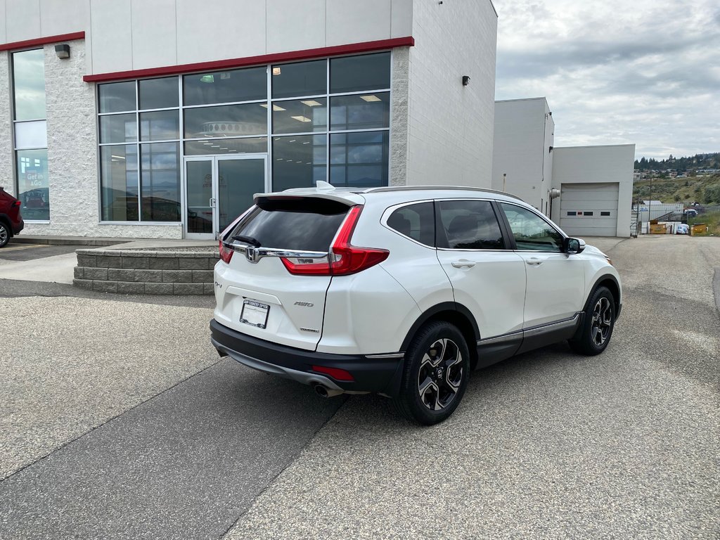 2017 Honda CR-V Touring in Kamloops, British Columbia - 3 - w1024h768px