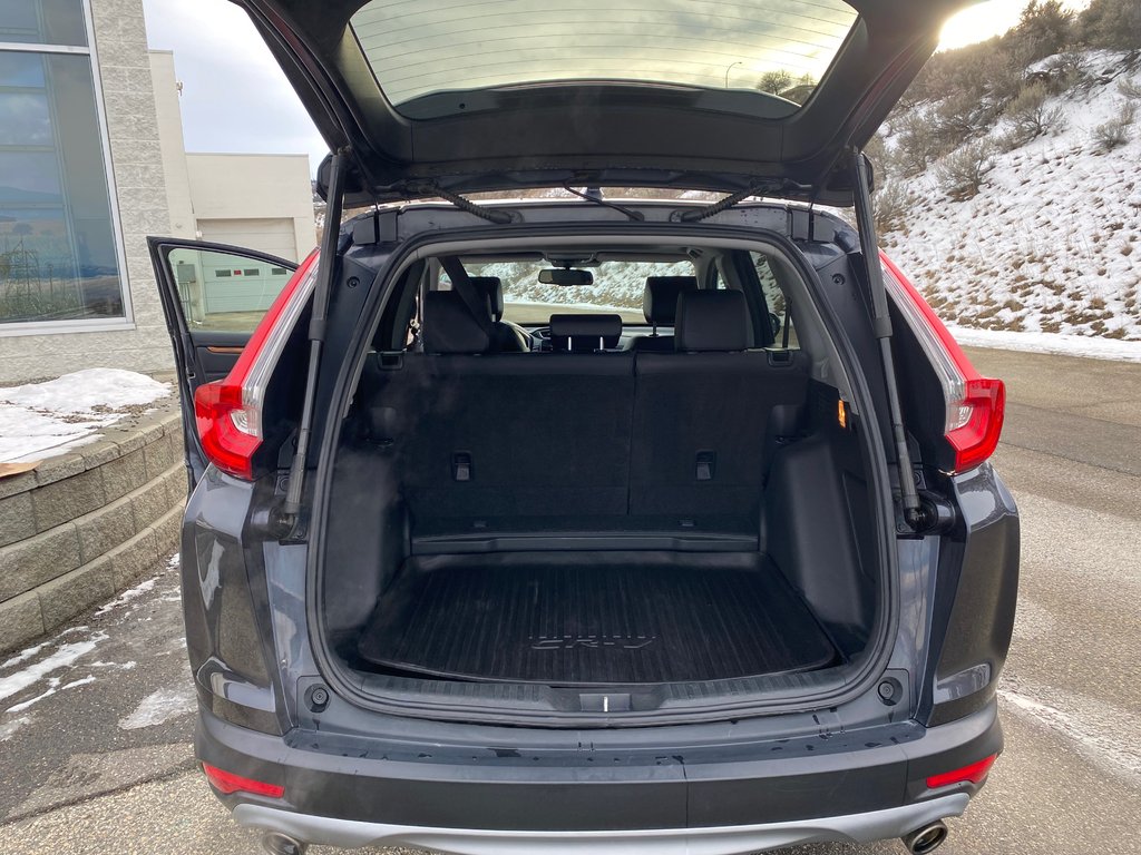 2018 Honda CR-V Touring in Kamloops, British Columbia - 11 - w1024h768px