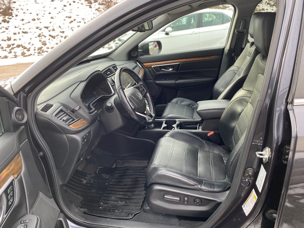 2018 Honda CR-V Touring in Kamloops, British Columbia - 8 - w1024h768px