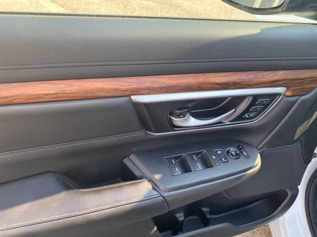 2021 Honda CR-V Touring AWD in Kamloops, British Columbia - 8 - w1024h768px