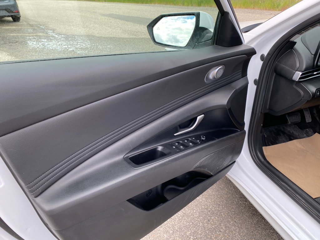2025 Hyundai Elantra Preferred in Kamloops, British Columbia - 14 - w1024h768px