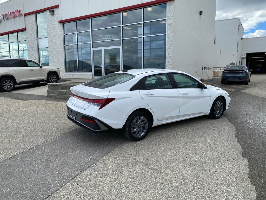 2025 Hyundai Elantra Preferred in Kamloops, British Columbia - 3 - w1024h768px