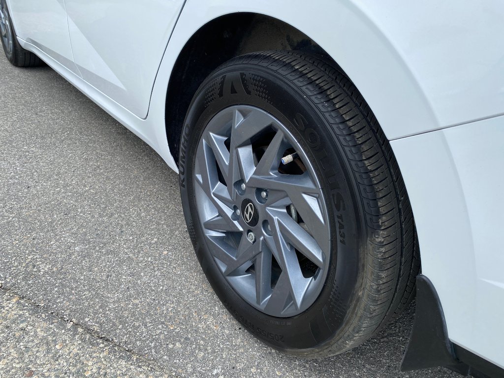 2025 Hyundai Elantra Preferred in Kamloops, British Columbia - 9 - w1024h768px