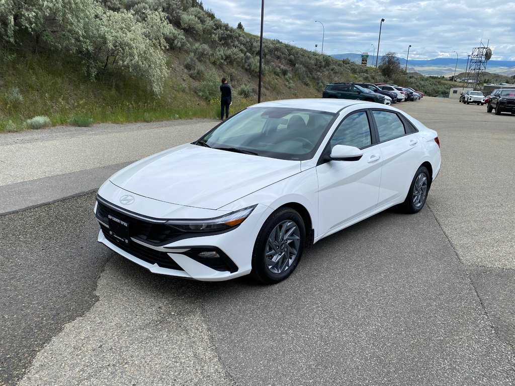 2025 Hyundai Elantra Preferred in Kamloops, British Columbia - 7 - w1024h768px