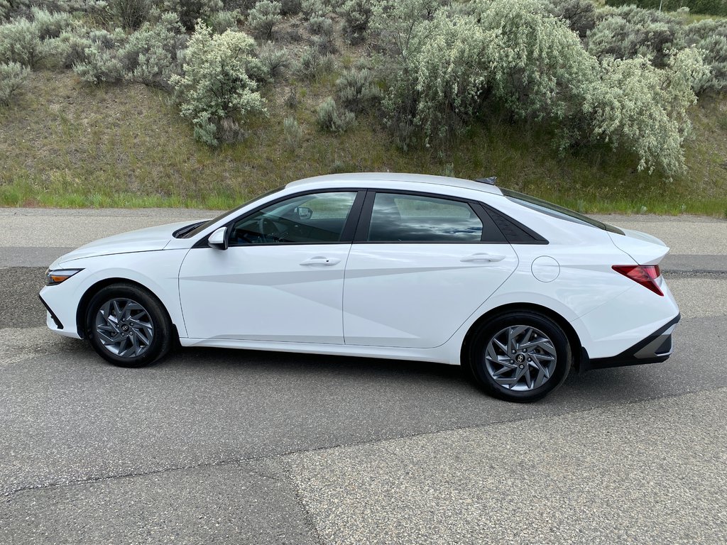 2025 Hyundai Elantra Preferred in Kamloops, British Columbia - 6 - w1024h768px