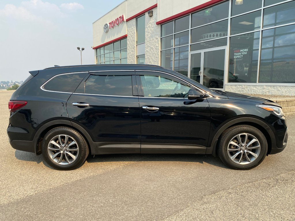 2019 Hyundai Santa Fe XL Luxury in Kamloops, British Columbia - 2 - w1024h768px