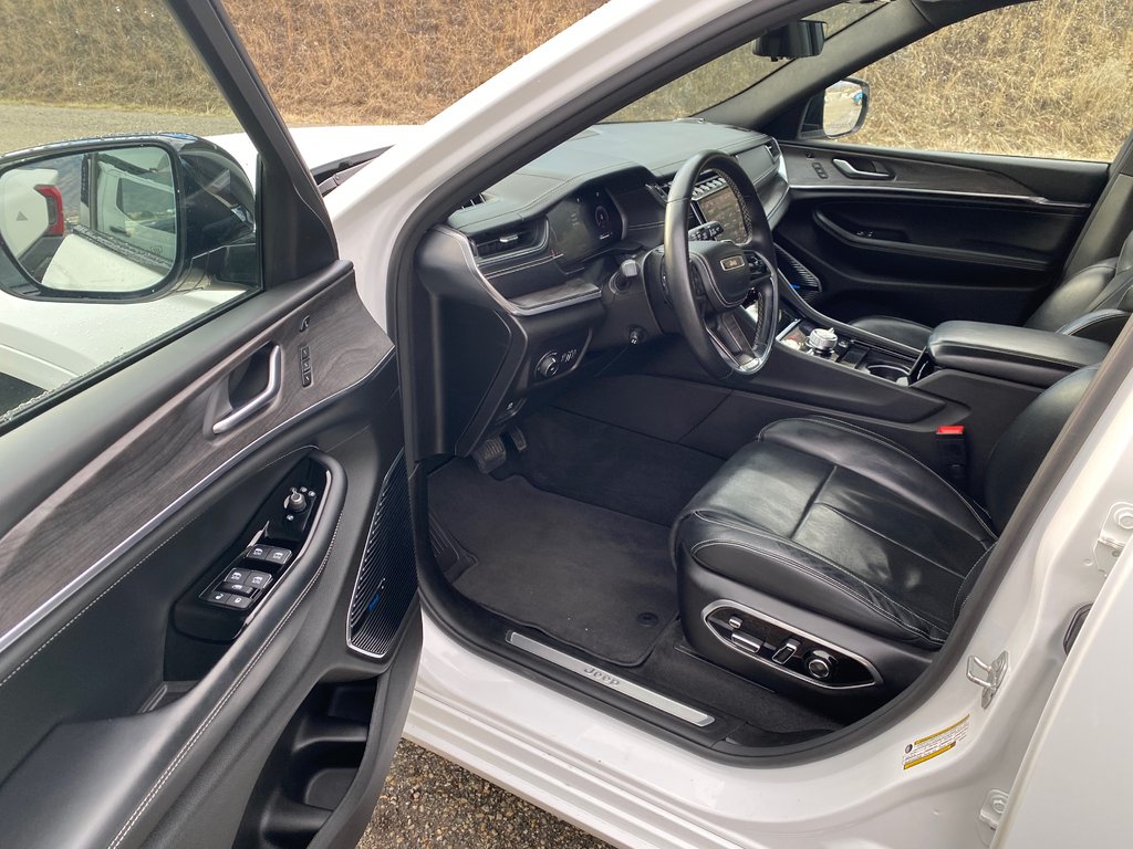 2022 Jeep Grand Cherokee L Overland in Kamloops, British Columbia - 12 - w1024h768px