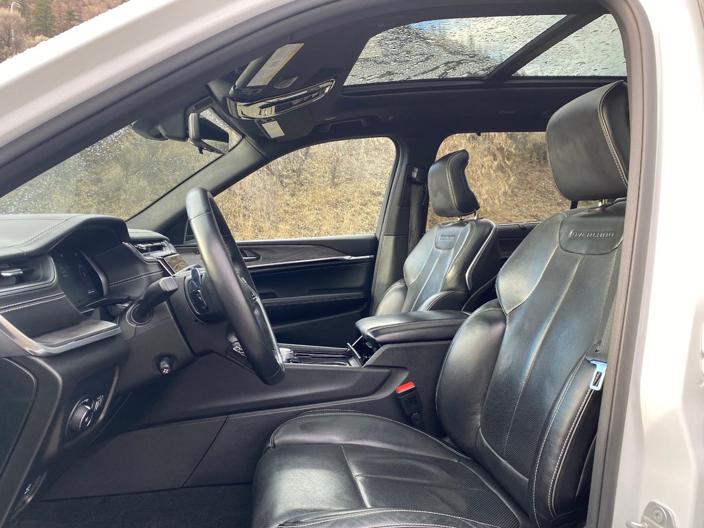 2022 Jeep Grand Cherokee L Overland in Kamloops, British Columbia - 13 - w1024h768px