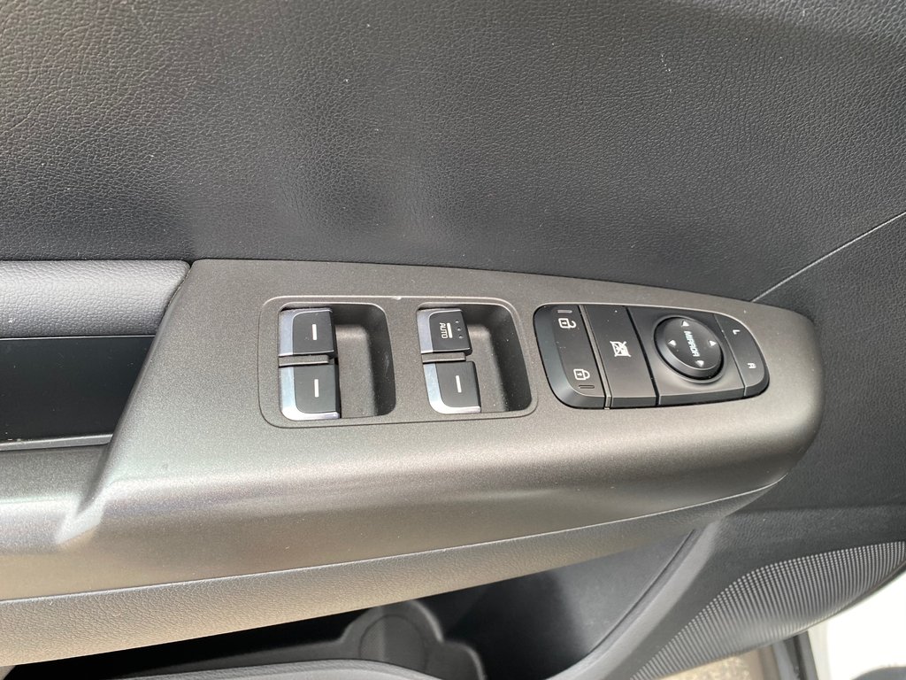 2020 Kia Sportage EX Premium in Kamloops, British Columbia - 8 - w1024h768px
