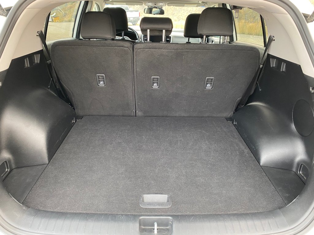 2020 Kia Sportage EX Premium in Kamloops, British Columbia - 5 - w1024h768px