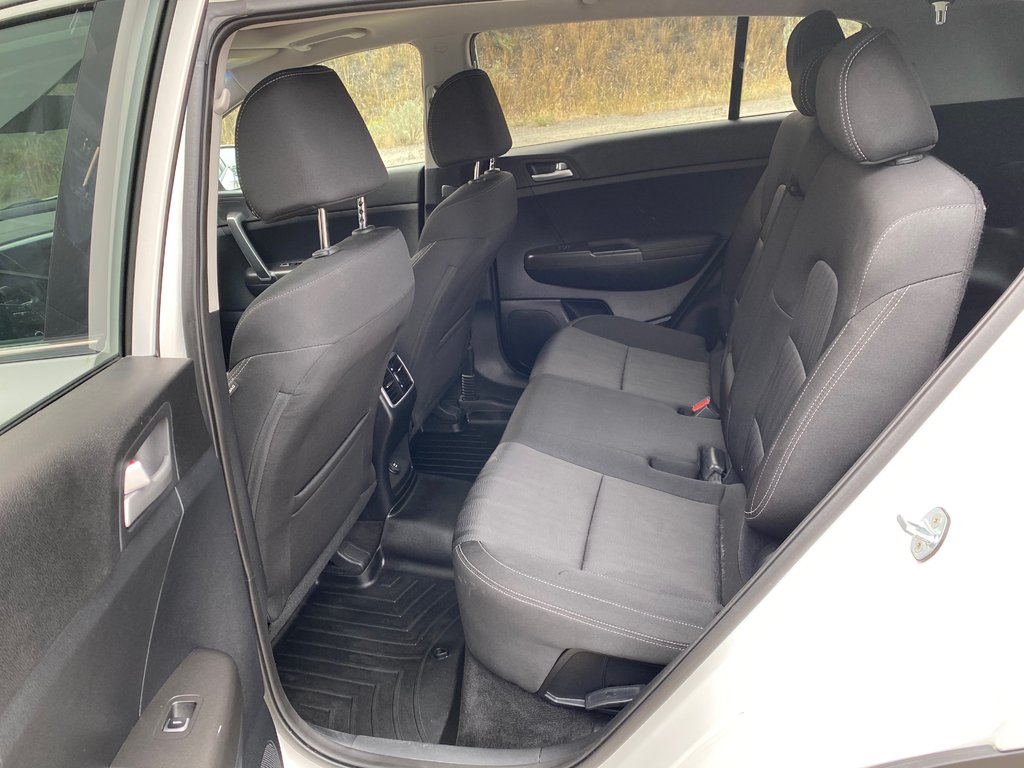 2020 Kia Sportage EX Premium in Kamloops, British Columbia - 6 - w1024h768px