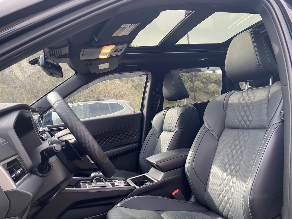 2025 Mitsubishi Outlander Plug-In Hybrid SEL in Kamloops, British Columbia - 18 - w1024h768px