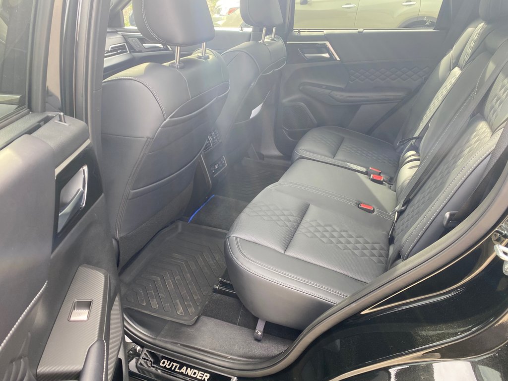 2025 Mitsubishi Outlander Plug-In Hybrid SEL in Kamloops, British Columbia - 9 - w1024h768px