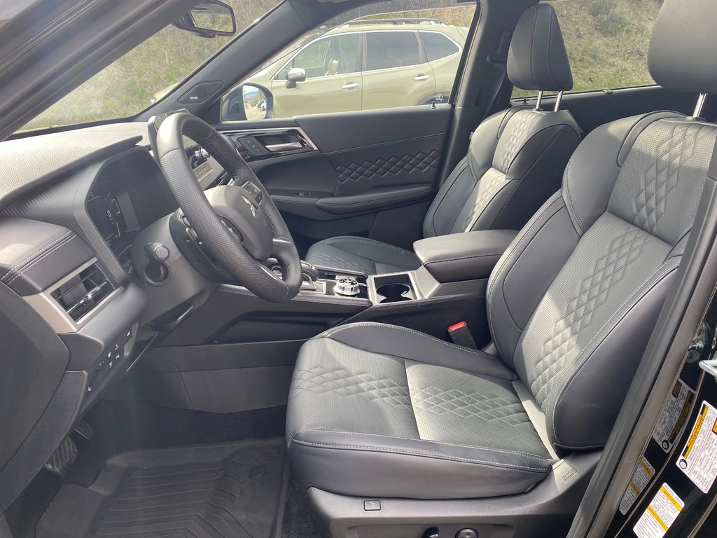 2025 Mitsubishi Outlander Plug-In Hybrid SEL in Kamloops, British Columbia - 11 - w1024h768px