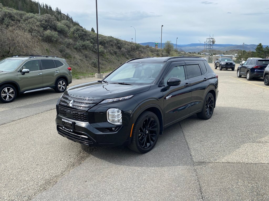 2025 Mitsubishi Outlander Plug-In Hybrid SEL in Kamloops, British Columbia - 6 - w1024h768px