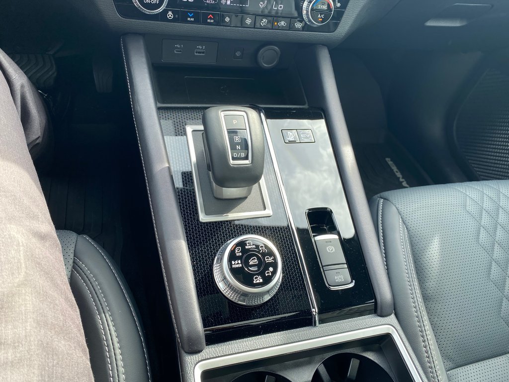 2025 Mitsubishi Outlander Plug-In Hybrid SEL in Kamloops, British Columbia - 14 - w1024h768px