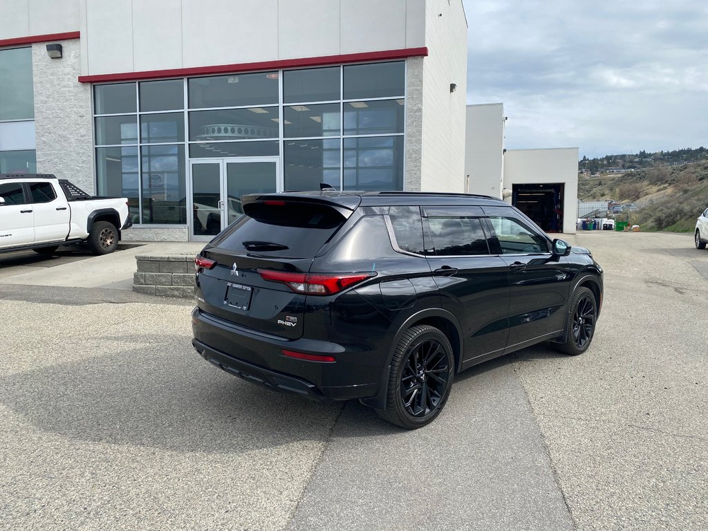 2025 Mitsubishi Outlander Plug-In Hybrid SEL in Kamloops, British Columbia - 3 - w1024h768px