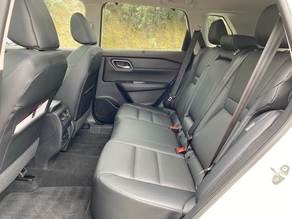 2021 Nissan Rogue SV AWD in Kamloops, British Columbia - 11 - w1024h768px