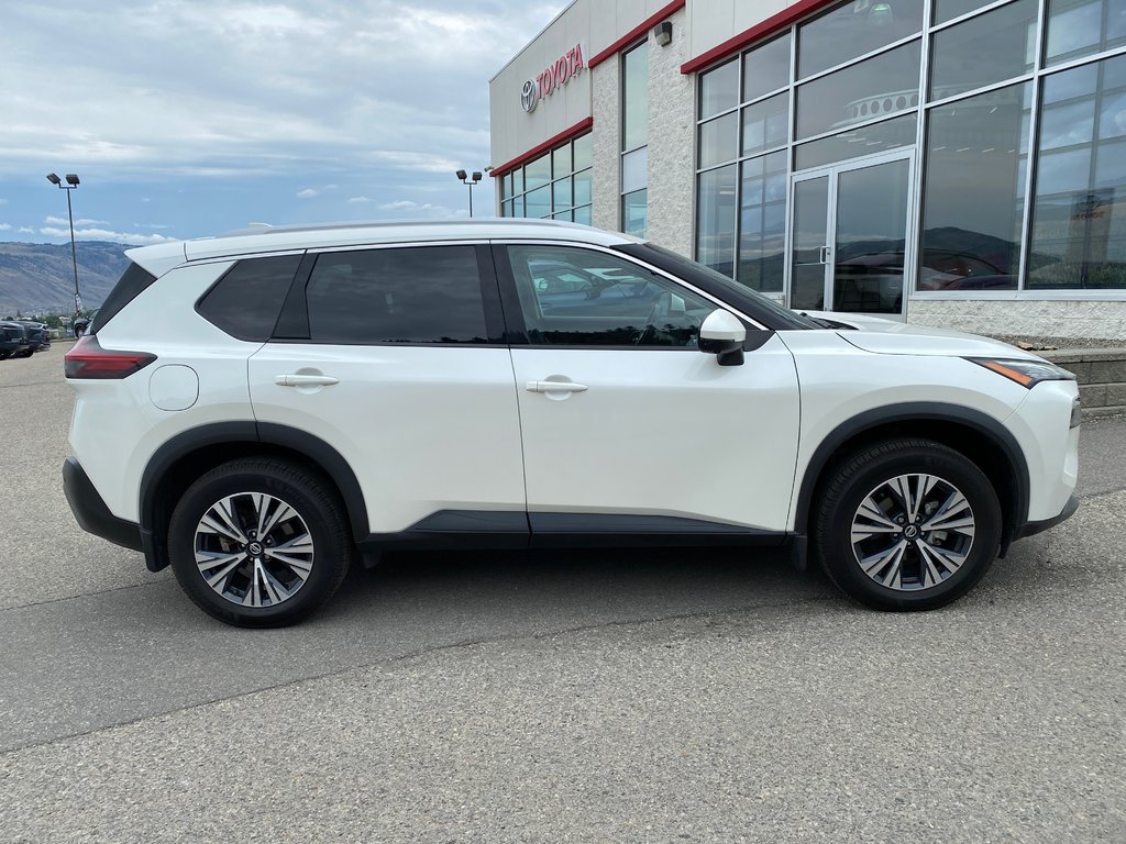 2021 Nissan Rogue SV AWD in Kamloops, British Columbia - 2 - w1024h768px