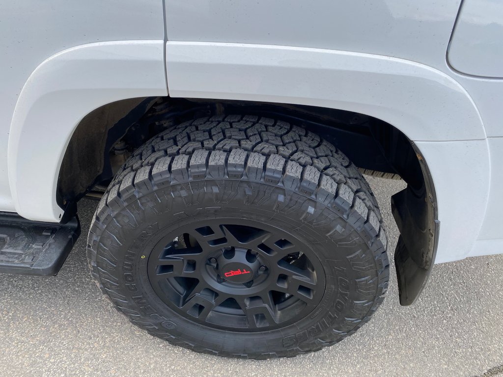 2020 Toyota 4Runner Pro in Kamloops, British Columbia - 8 - w1024h768px