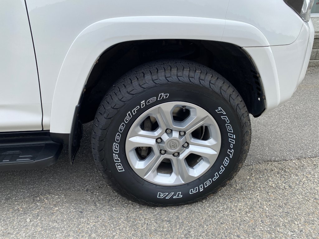 2022 Toyota 4Runner SR5 in Kamloops, British Columbia - 3 - w1024h768px