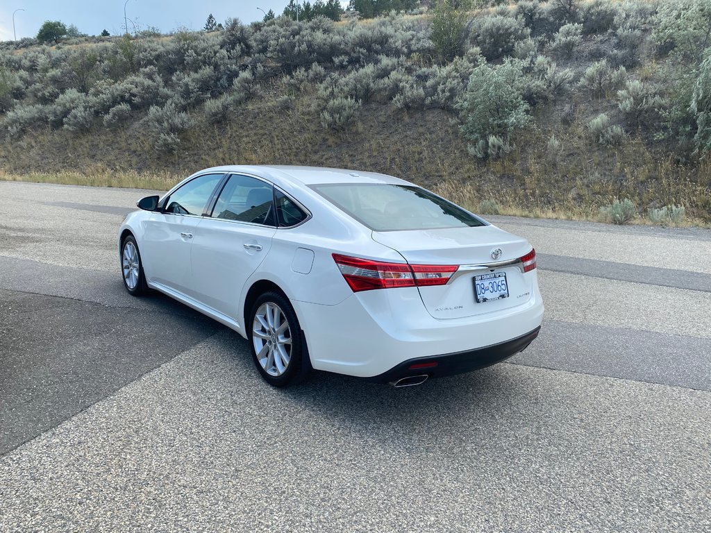 2015 Toyota Avalon in Kamloops, British Columbia - 5 - w1024h768px