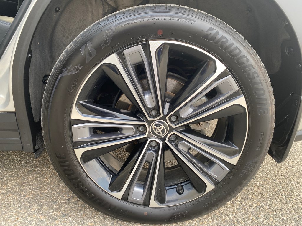 2023 Toyota bZ4X XLE Tech Package in Kamloops, British Columbia - 9 - w1024h768px