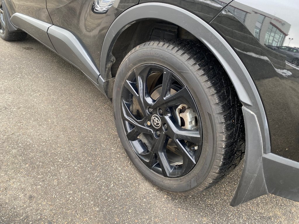 2021 Toyota C-HR XLE in Kamloops, British Columbia - 9 - w1024h768px