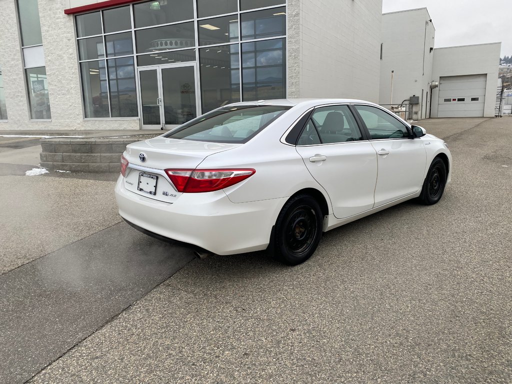 2017 Toyota Camry Hybrid XLE in Kamloops, British Columbia - 3 - w1024h768px