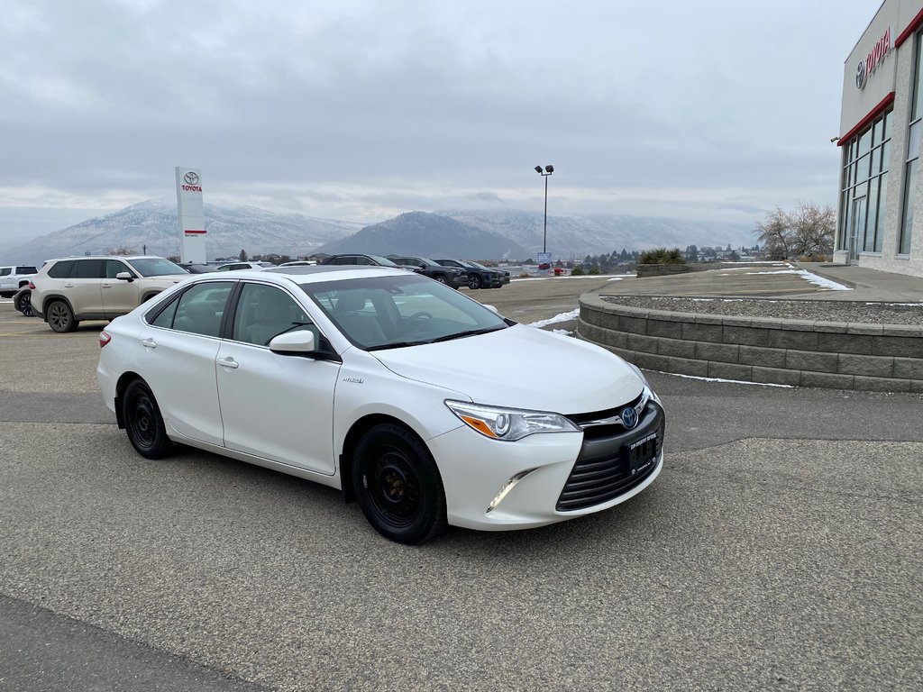 2017 Toyota Camry Hybrid XLE in Kamloops, British Columbia - 1 - w1024h768px