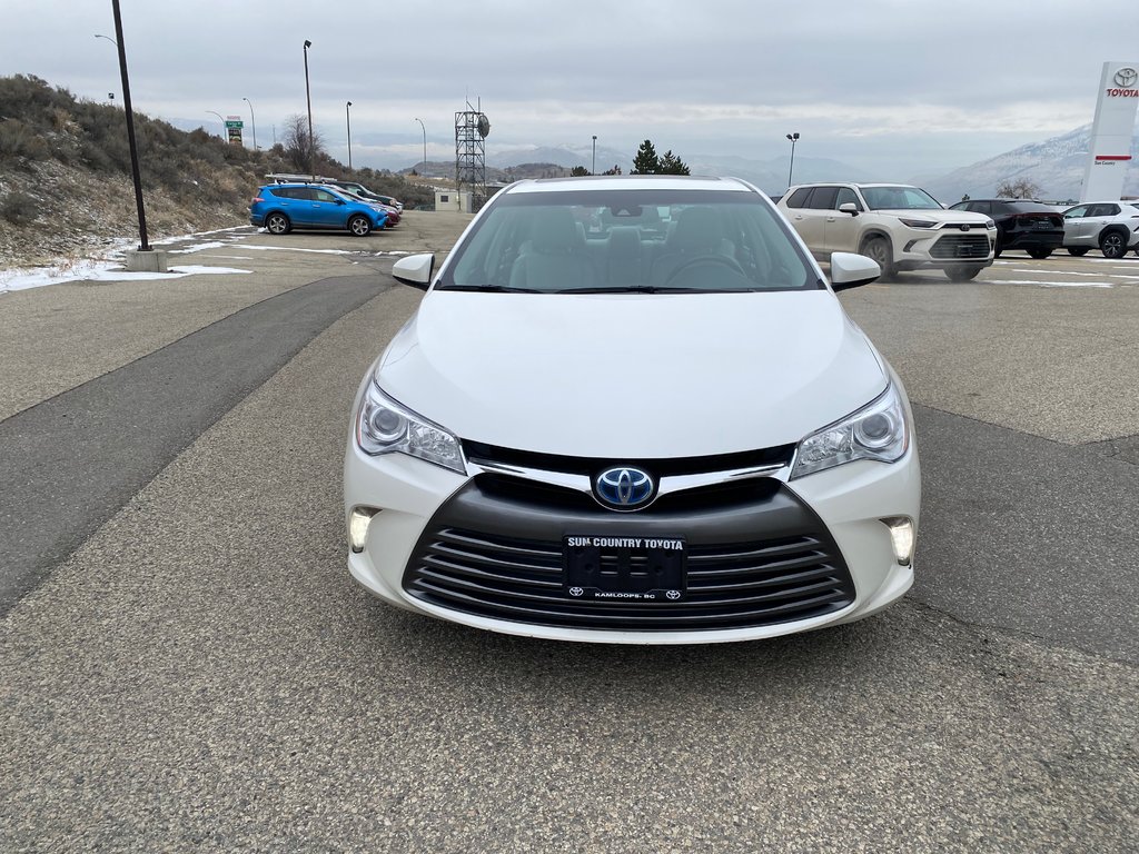 2017 Toyota Camry Hybrid XLE in Kamloops, British Columbia - 8 - w1024h768px