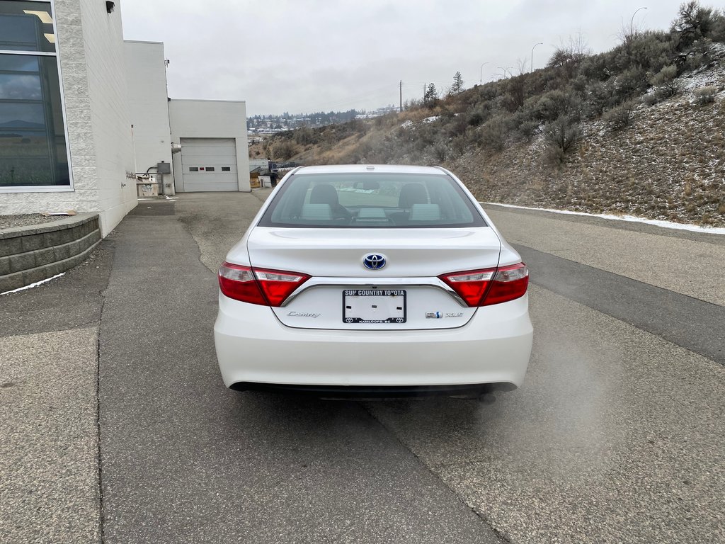 2017 Toyota Camry Hybrid XLE in Kamloops, British Columbia - 4 - w1024h768px