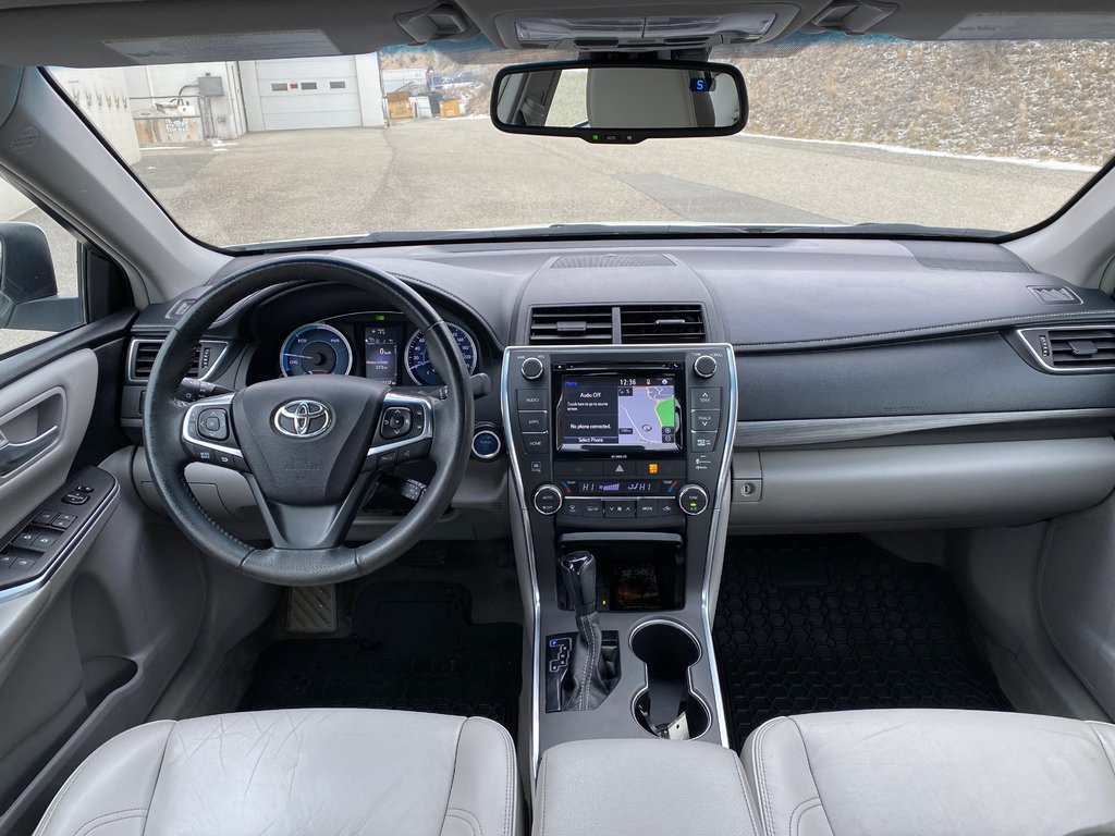 2017 Toyota Camry Hybrid XLE in Kamloops, British Columbia - 11 - w1024h768px