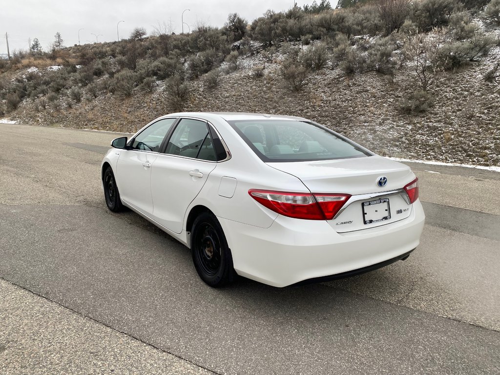 2017 Toyota Camry Hybrid XLE in Kamloops, British Columbia - 5 - w1024h768px