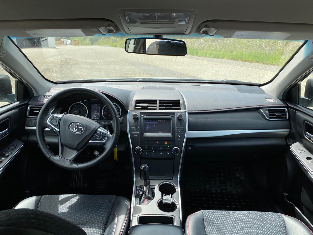 2015 Toyota Camry Se in Kamloops, British Columbia - 11 - w1024h768px
