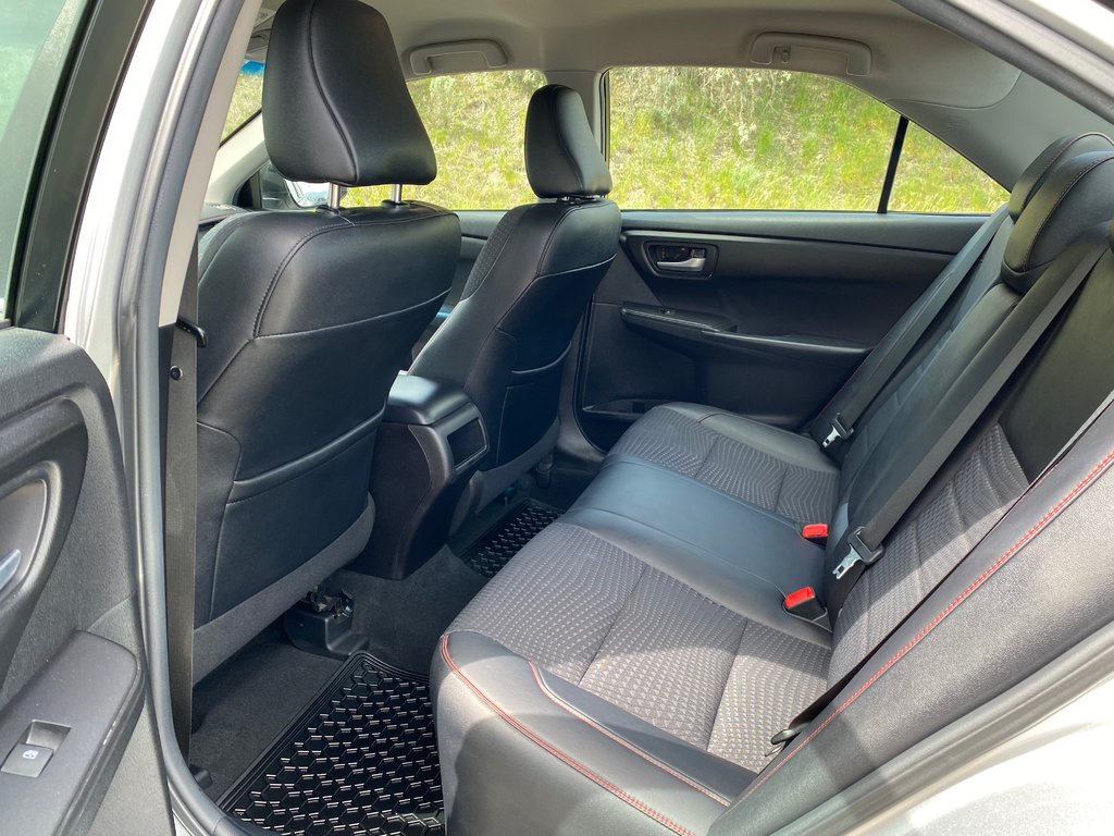 2015 Toyota Camry Se in Kamloops, British Columbia - 10 - w1024h768px