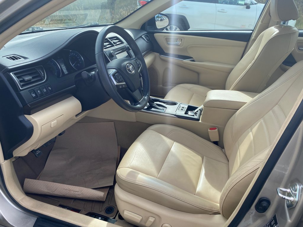 2017 Toyota Camry XLE in Kamloops, British Columbia - 9 - w1024h768px