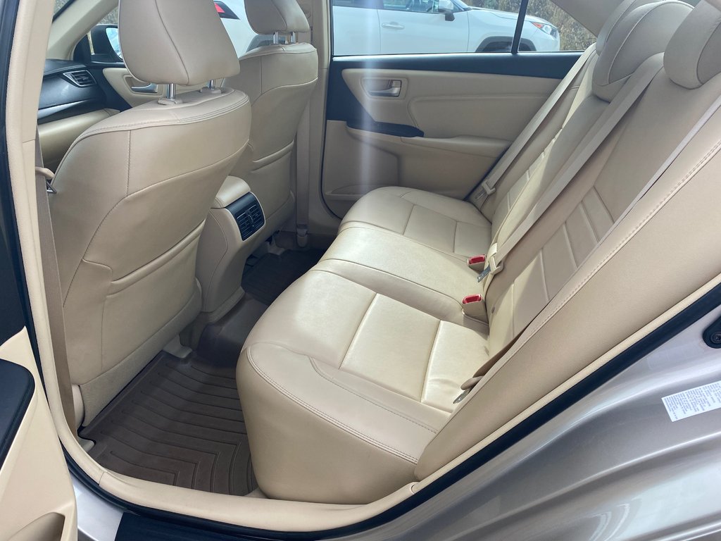 2017 Toyota Camry XLE in Kamloops, British Columbia - 7 - w1024h768px