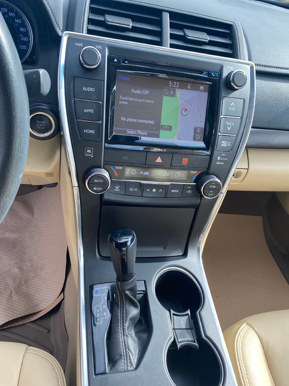 2017 Toyota Camry XLE in Kamloops, British Columbia - 11 - w1024h768px