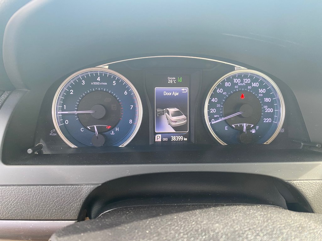 2017 Toyota Camry XLE in Kamloops, British Columbia - 10 - w1024h768px