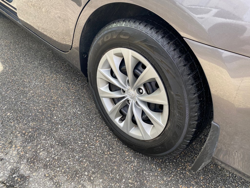 2017 Toyota Camry LE in Kamloops, British Columbia - 10 - w1024h768px