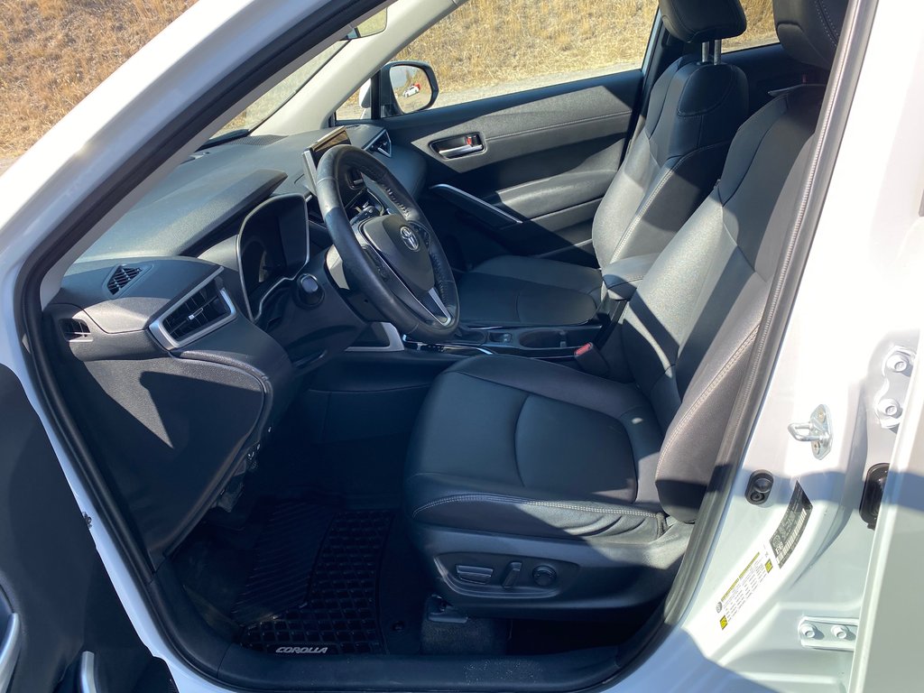 2023 Toyota COROLLA CROSS XLE in Kamloops, British Columbia - 7 - w1024h768px