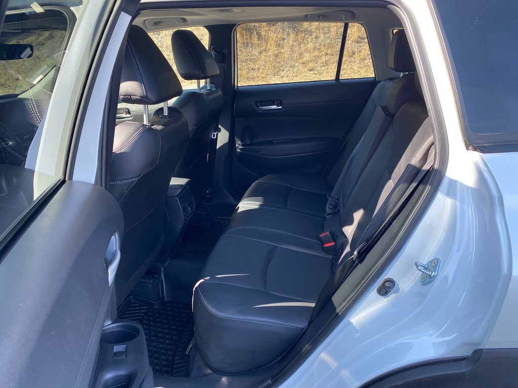 2023 Toyota COROLLA CROSS XLE in Kamloops, British Columbia - 6 - w1024h768px