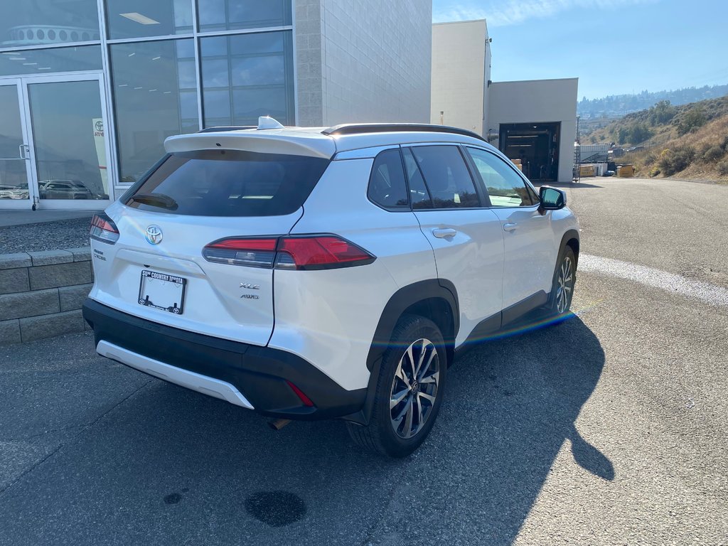 2023 Toyota COROLLA CROSS XLE in Kamloops, British Columbia - 3 - w1024h768px