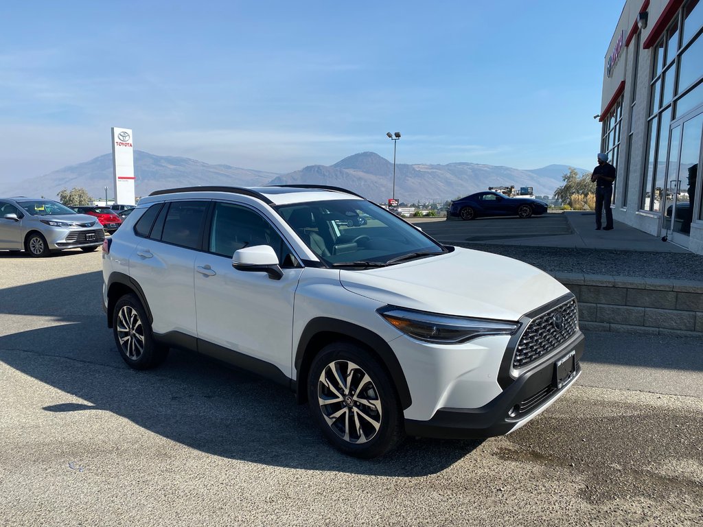 2023 Toyota COROLLA CROSS XLE in Kamloops, British Columbia - 1 - w1024h768px