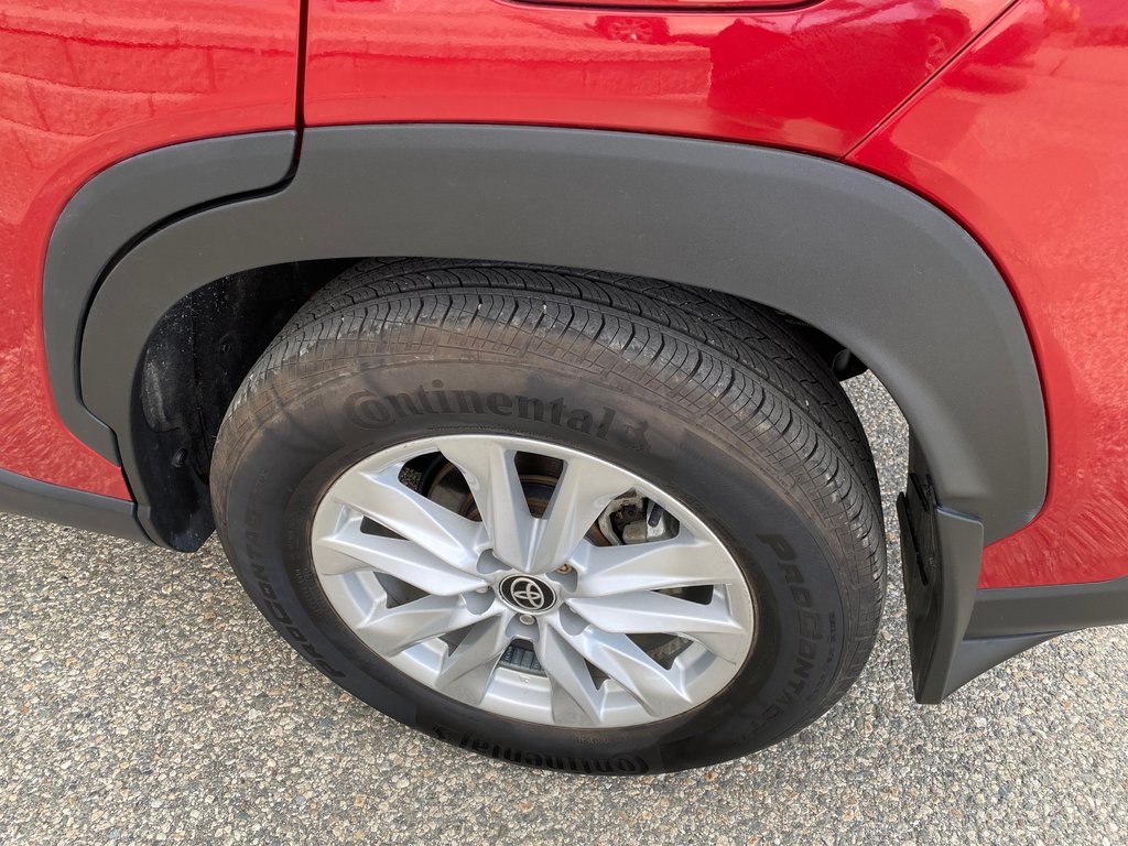 2023 Toyota Corolla Cross LE Premium in Kamloops, British Columbia - 9 - w1024h768px